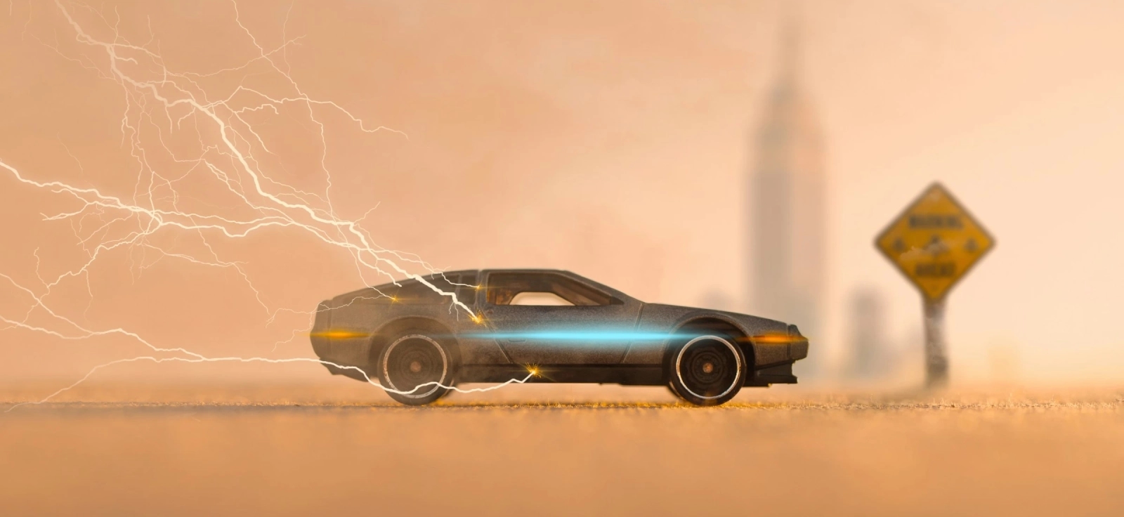 Automobil u pustinji koga je uradio grom u toku vožnje.