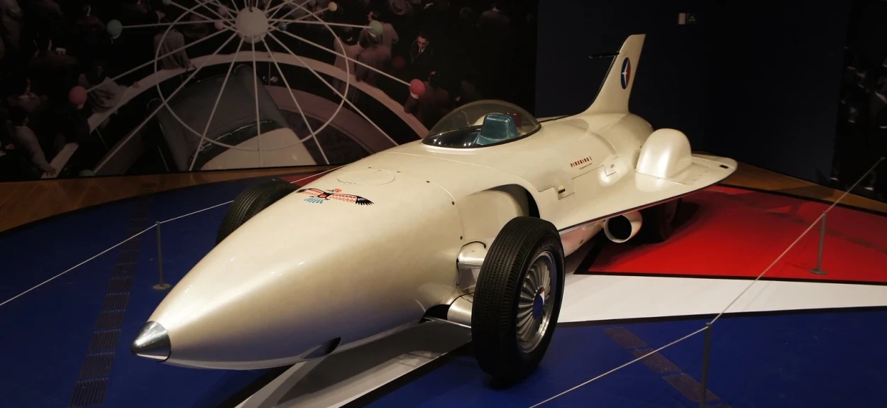 Legendarni automobil Firebird izgleda kao avion na točkovima.