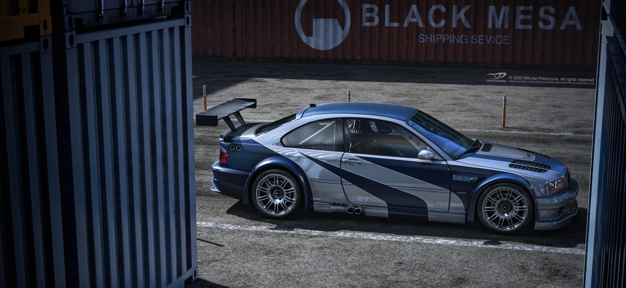 Trkački BMW M3 GTR izlazi iz brodskog kontejnera Black Mesa lučke službe simbolizujući povratak legende na scenu