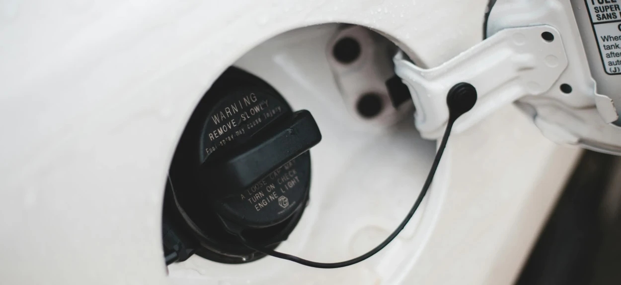 Nepravilno zatvoren čep rezervoara kao čest uzrok Check Engine lampice