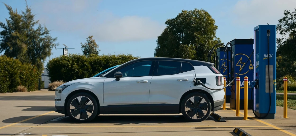 Punjenje električnog automobila i uloga infrastrukture u električnoj mobilnosti
