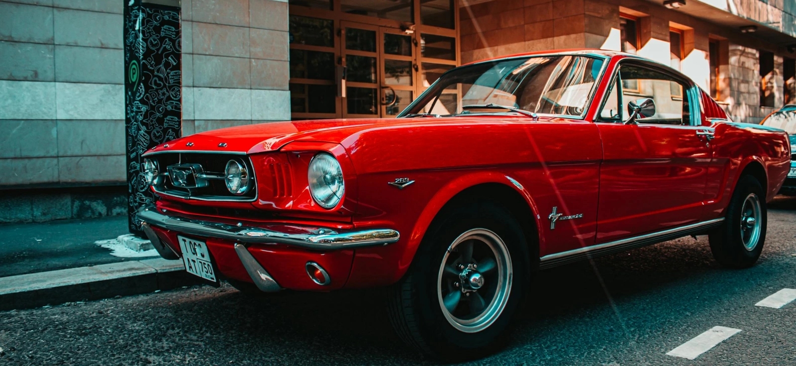 Ford Mustang 1964 sa V8 motorom iz zlatne ere američkih muscle automobila