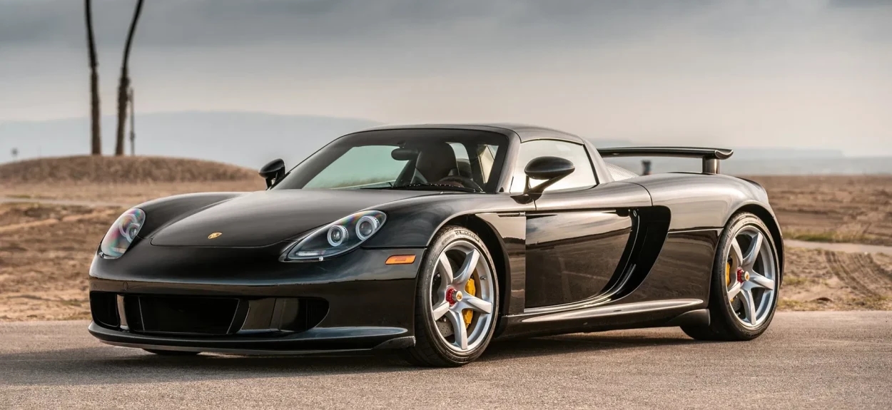 Porsche Carrera GT sa V10 motorom, jedan od poslednjih velikih analognih evropskih superautomobila