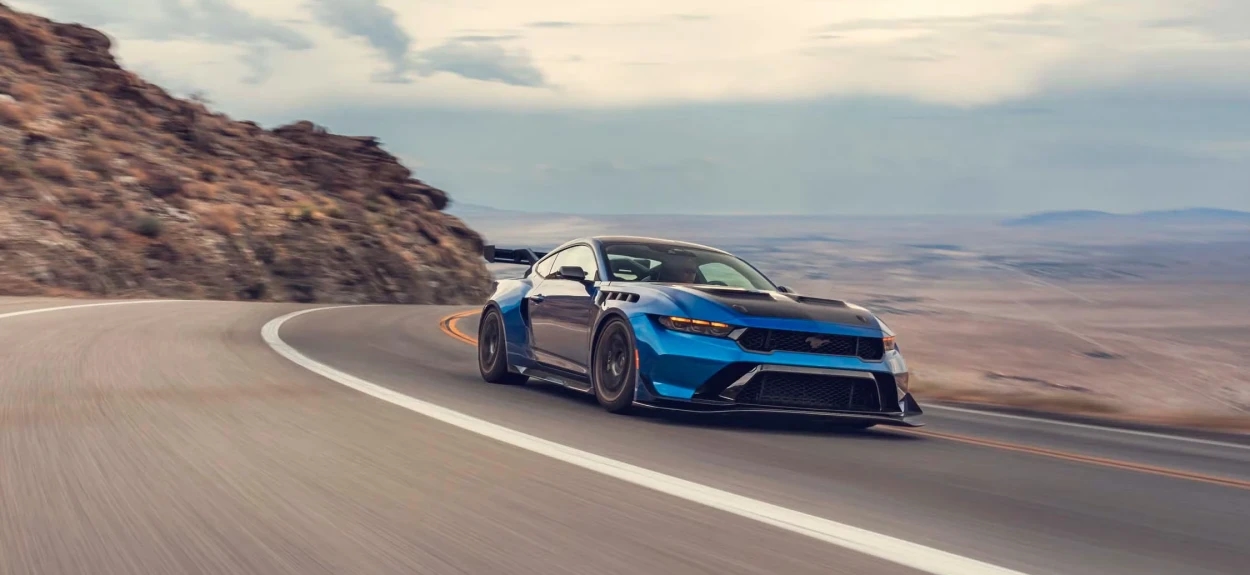 Ford Mustang GTD 2025 u vožnji sa 815 konjskih snaga