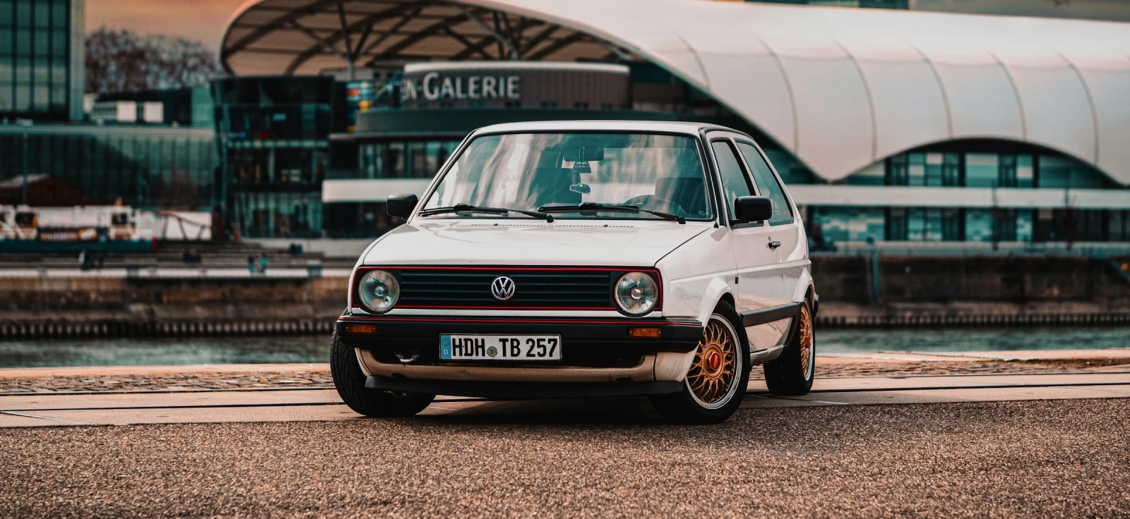 Volkswagen Golf kao jedan od ključnih modela u istoriji Volkswagena i prelazu u modernu automobilsku eru