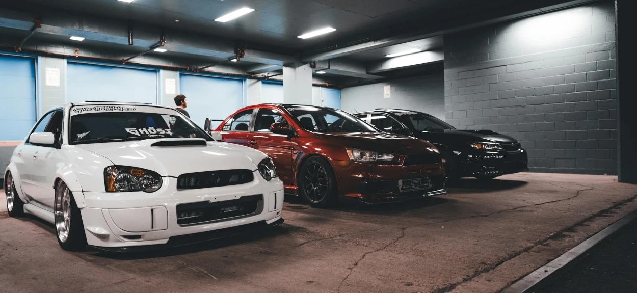 Subaru WRX STI i JDM sportski automobili u modernoj garaži