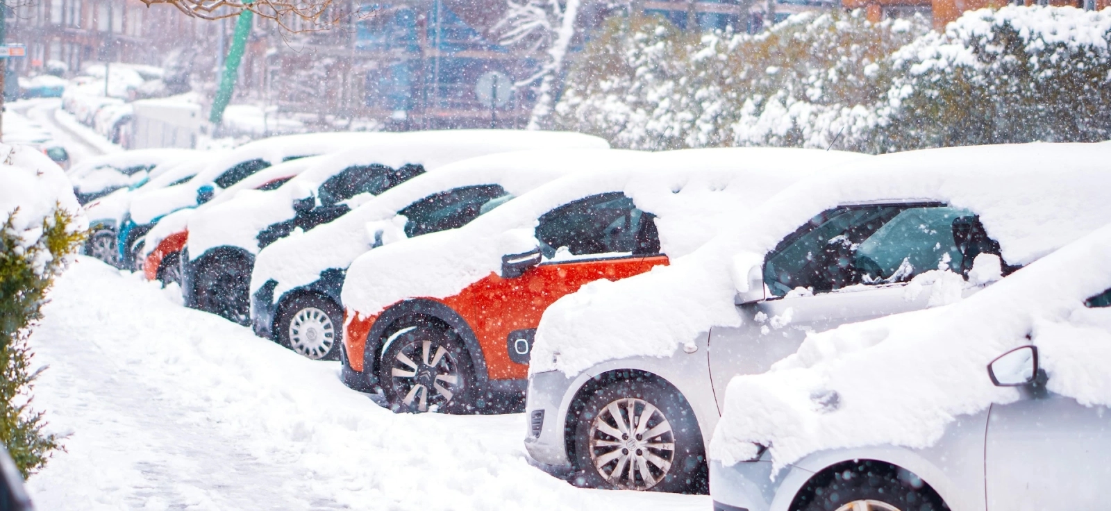 Parkiranje automobila zimi – vozila pod snegom i saveti za lakši jutarnji polazak