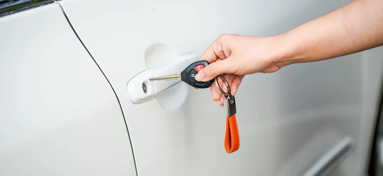 Predaja ključeva i otključavanje automobila – registracija i prepis polovnog vozila na novog vlasnika.