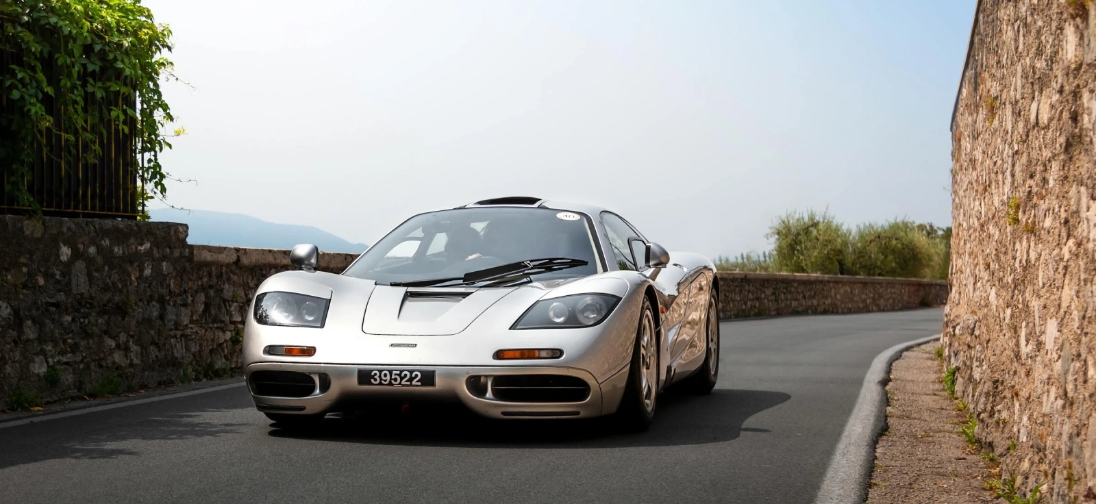 McLaren F1 legendarnI hiperautomobil 90-ih i početak McLaren ‘1-car’ loze