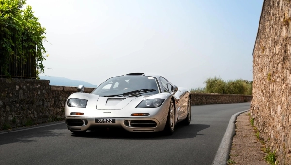 McLaren F1 legendarnI hiperautomobil 90-ih i početak McLaren ‘1-car’ loze