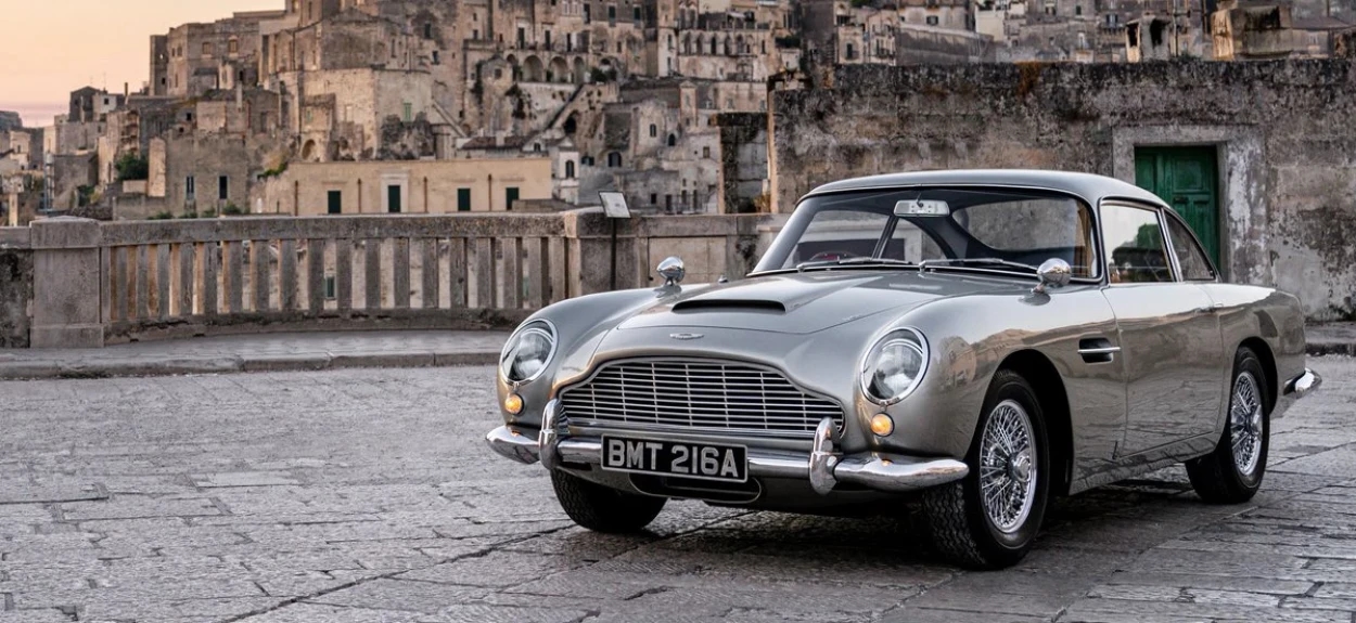 Aston Martin iz James Bond filma.