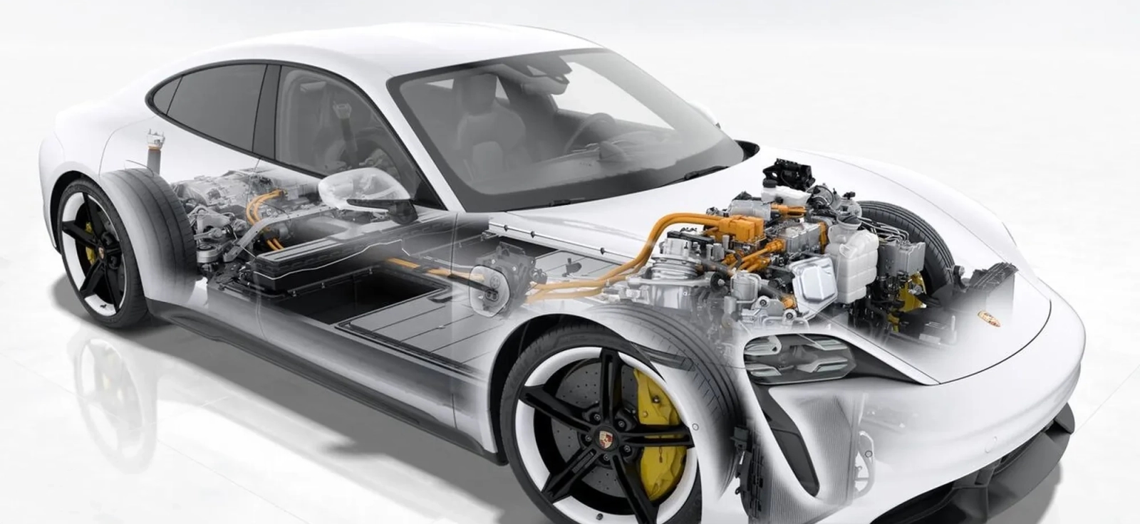 Transparentni prikaz unutrašnje strukture električnog automobila sa motorom, baterijom i elektronikom