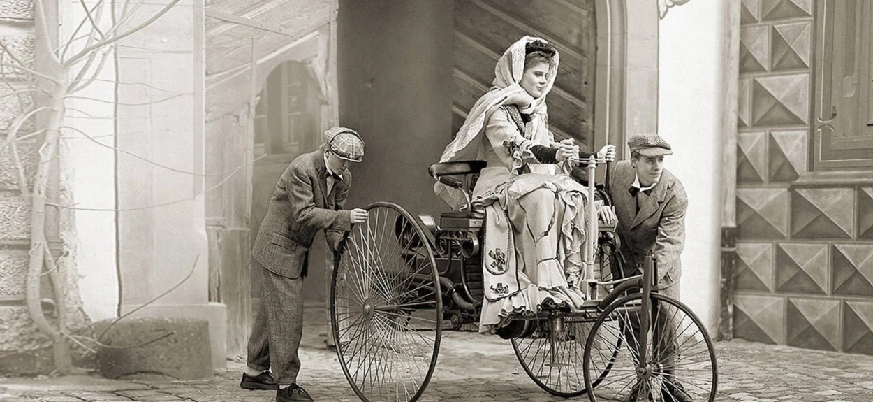 Bertha Benz na istorijskoj vožnji 1888. godine – prvi dokaz da automobil može prelaziti duže udaljenosti