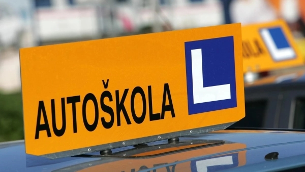 Autoskola znak za auto.