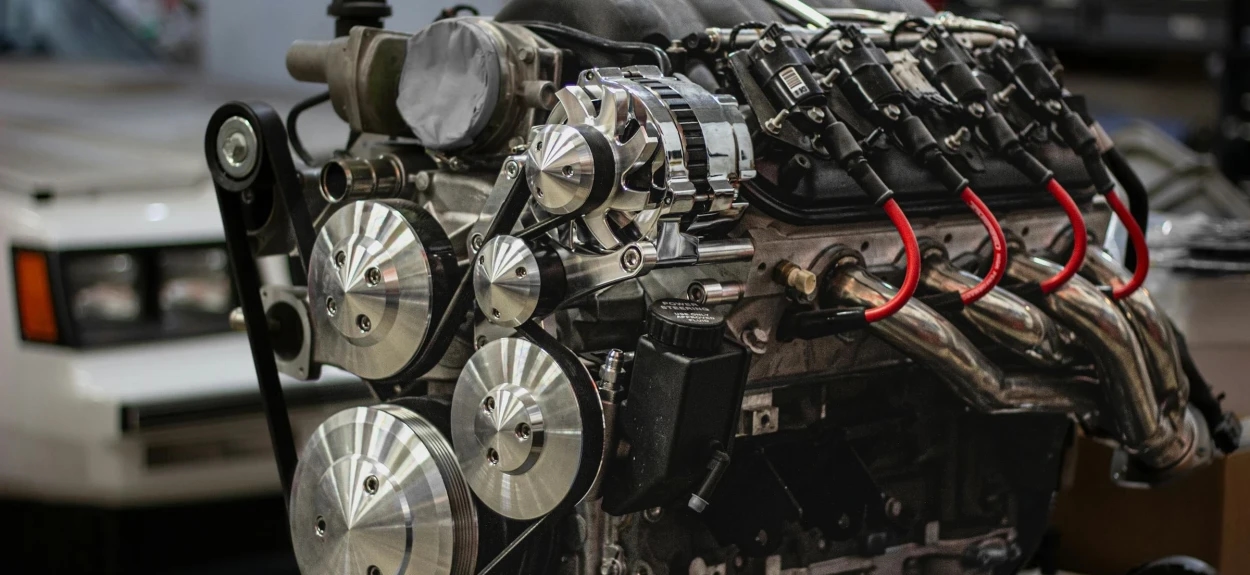 Zamena lanca i ključnih delova motora tokom velikog servisa