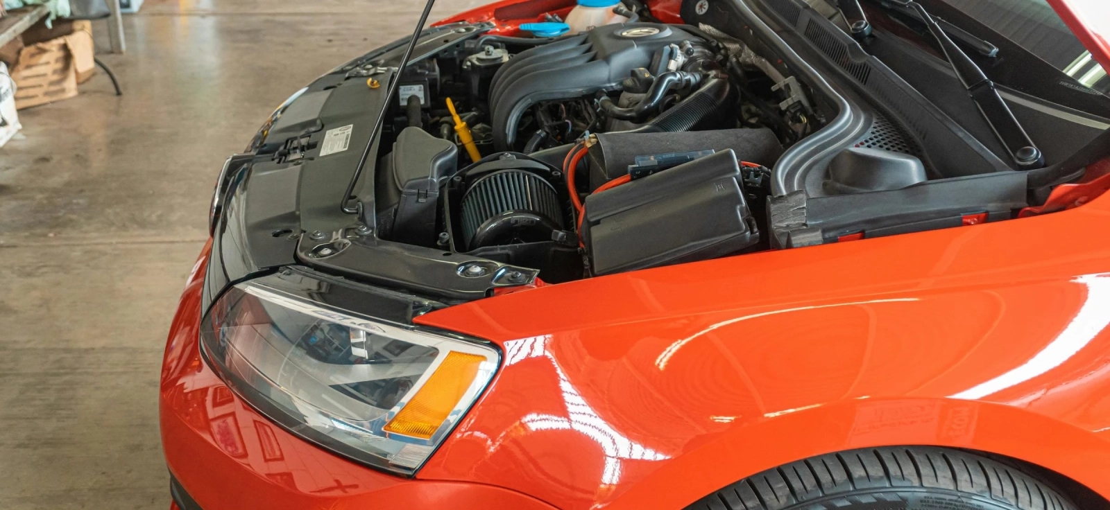 Veliki servis auta – motorni prostor tokom servisa