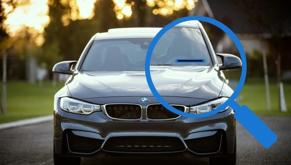 Pozicija VIN broja na vetrobranskom staklu automobila, primer na BMW vozilu