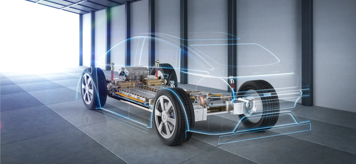 Prikaz baterije i električnog pogona unutar električnog automobila u garaži, objašnjenje konstrukcije i rasporeda komponenti
